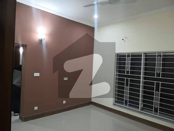 بحریہ آرچرڈ لاہور میں 5 کمروں کا 10 مرلہ مکان 2.6 کروڑ میں برائے فروخت۔