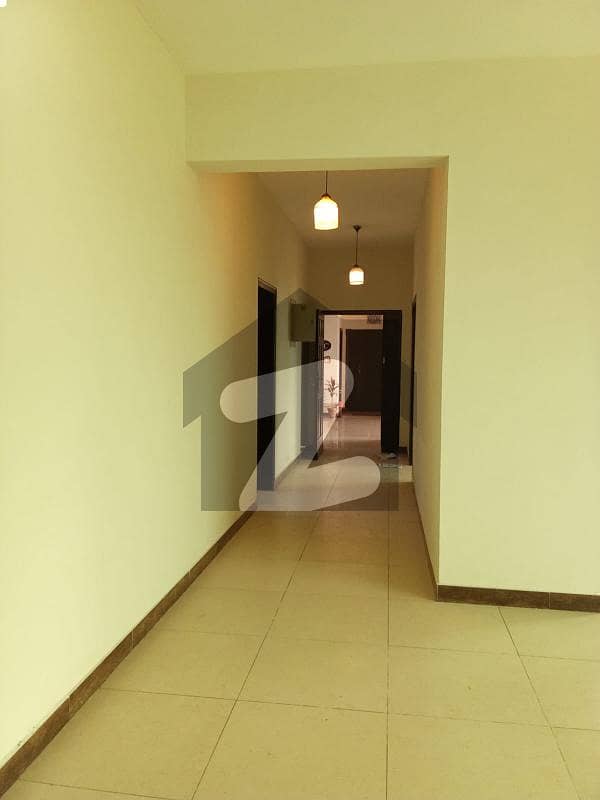 10 MARLA BEAUTIFUL APARTMENT AVAILABLE FOR RENT