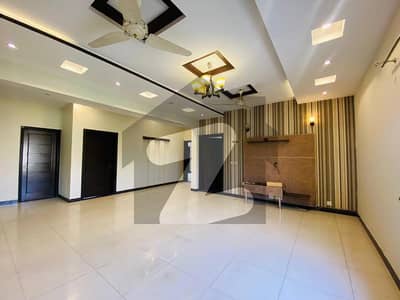 10 Marla Modern Design House Available For Rent
