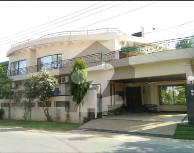 ڈی ایچ اے فیز 2 ڈیفنس (ڈی ایچ اے),لاہور میں 6 کمروں کا 1 کنال مکان 6.75 کروڑ میں برائے فروخت۔