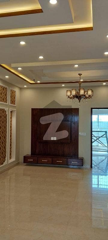 لیک سٹی - سیکٹر M7 - بلاک بی لیک سٹی ۔ سیکٹرایم ۔ 7,لیک سٹی,رائیونڈ روڈ,لاہور میں 4 کمروں کا 5 مرلہ مکان 2.55 کروڑ میں برائے فروخت۔