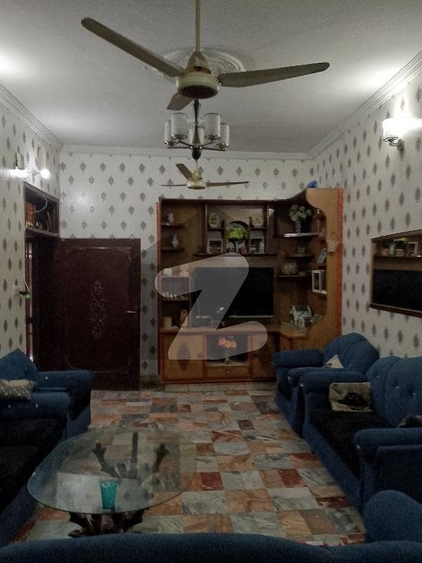علامہ اقبال ٹاؤن لاہور میں 6 کمروں کا 11 مرلہ مکان 2.82 کروڑ میں برائے فروخت۔