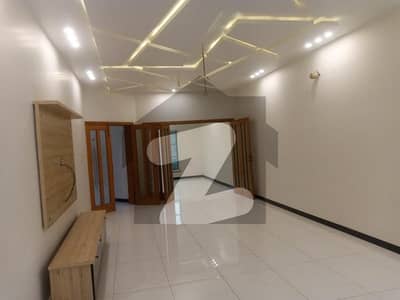 سوساں روڈ فیصل آباد میں 4 کمروں کا 7 مرلہ مکان 2.75 کروڑ میں برائے فروخت۔