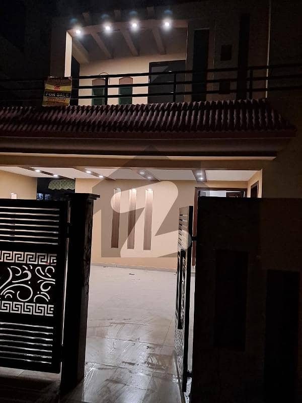 بحریہ ٹاؤن سیکٹر سی بحریہ ٹاؤن,لاہور میں 5 کمروں کا 10 مرلہ مکان 3.75 کروڑ میں برائے فروخت۔