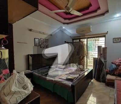ای ایم ای سوسائٹی لاہور میں 4 کمروں کا 10 مرلہ مکان 1.2 لاکھ میں کرایہ پر دستیاب ہے۔
