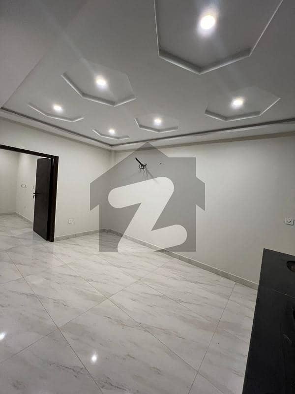 1 BED FULLY LUXURY NONFURNISH IDEAL LOCATION EXCELLENT FLAT FOR RENT IN BAHRIA TOWN LAHORE