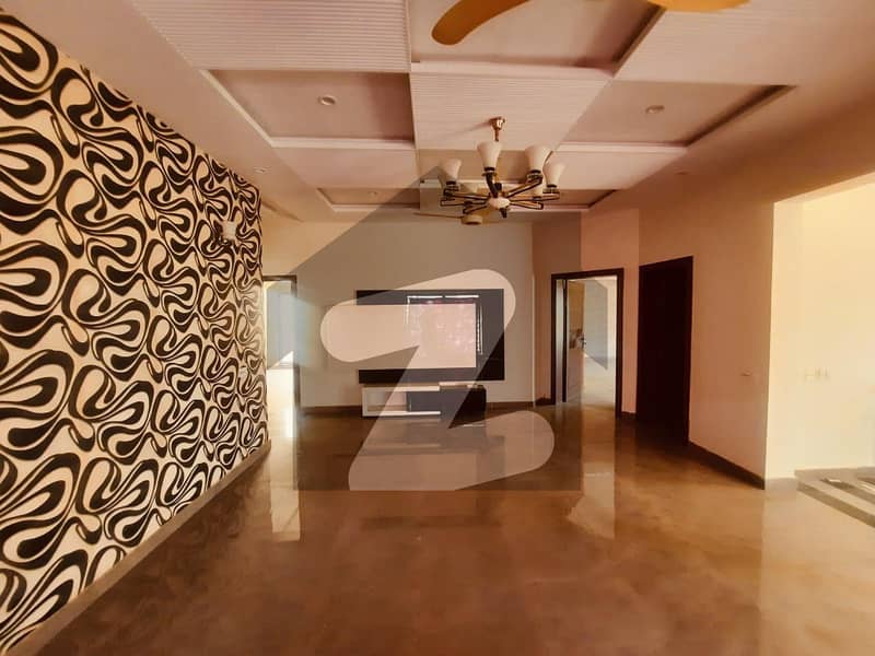 ڈی ایچ اے فیز 3 ڈیفنس (ڈی ایچ اے),لاہور میں 3 کمروں کا 1 کنال بالائی پورشن 1.3 لاکھ میں کرایہ پر دستیاب ہے۔