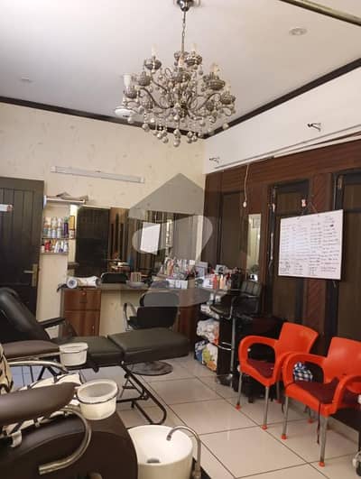 باتھ آئی لینڈ کراچی میں 3 کمروں کا 10 مرلہ بالائی پورشن 3.5 کروڑ میں برائے فروخت۔