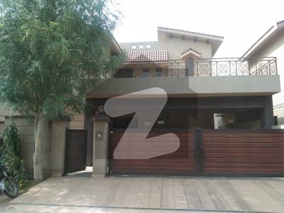 عسکری 10 - سیکٹر ایف عسکری 10,عسکری,لاہور میں 5 کمروں کا 17 مرلہ مکان 2.3 لاکھ میں کرایہ پر دستیاب ہے۔