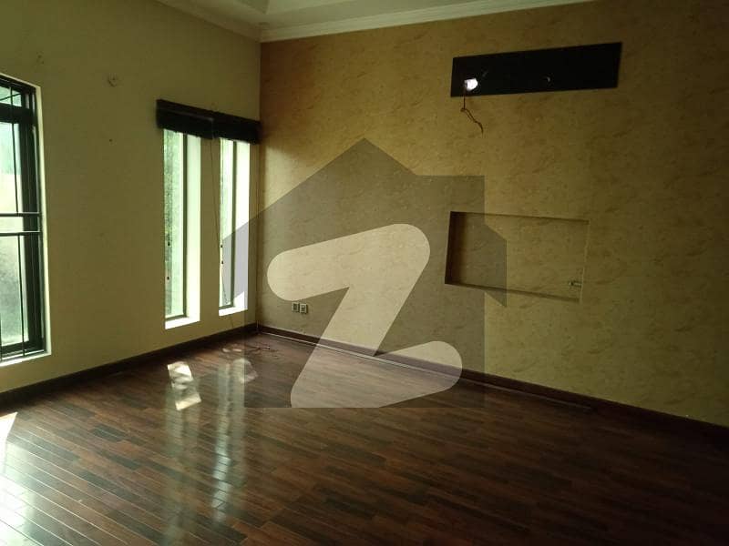 ڈی ایچ اے فیز 5 - بلاک بی فیز 5,ڈیفنس (ڈی ایچ اے),لاہور میں 5 کمروں کا 1 کنال مکان 2.5 لاکھ میں کرایہ پر دستیاب ہے۔