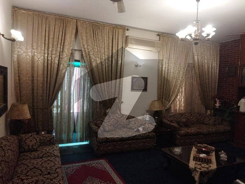 عسکری 5 عسکری,لاہور میں 4 کمروں کا 10 مرلہ مکان 5.6 کروڑ میں برائے فروخت۔