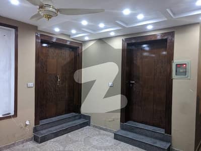 8 Marla Like New House Available For Sale In Bahria Town Lahore.