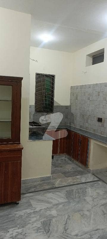 ازمیر ٹاؤن لاہور میں 2 کمروں کا 5 مرلہ مکان 28.0 ہزار میں کرایہ پر دستیاب ہے۔