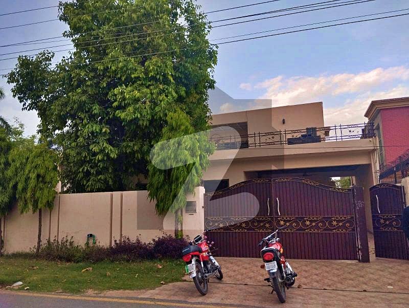 1 Kanal House with 1 Kanal Lawn For Sale
