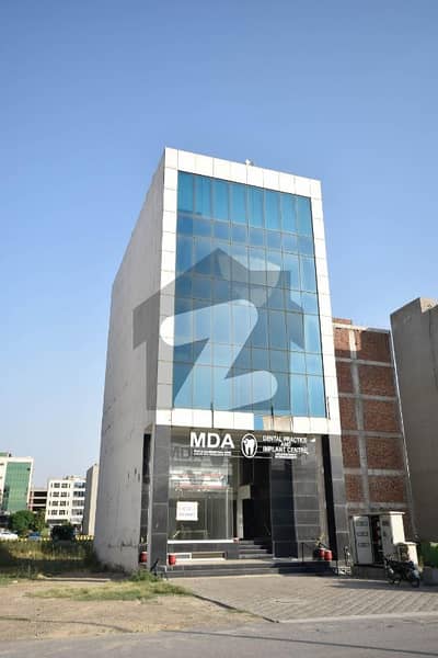 1ST FLOOR 4 MARLA BRAND NEW COMMCEAIL FOR RENT TOP LOCATION IN DHA PHASE 8