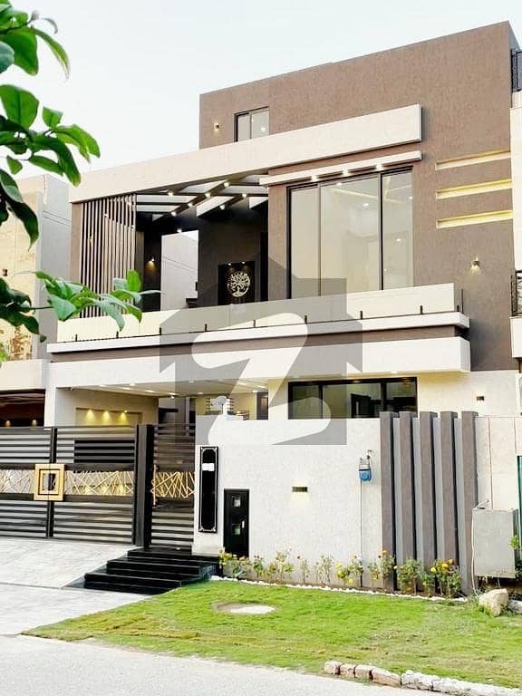 10 Marla Modern Luxury House on Good Location For Sale