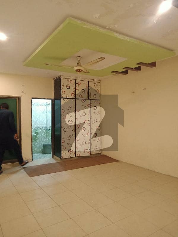 پنجاب سمال انڈسٹریز کالونی لاہور میں 2 کمروں کا 14 مرلہ بالائی پورشن 47.0 ہزار میں کرایہ پر دستیاب ہے۔
