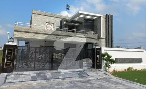 ONE KANAL BEAUTIFULL HOUSE AVALIABLE FOR RENT IN DHA PHASE 7