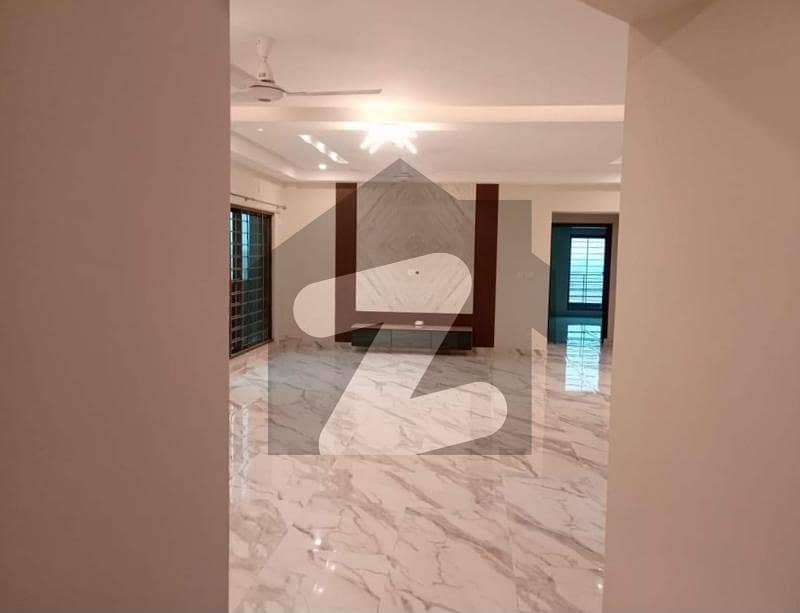 عسکری 11 - سیکٹر ڈی عسکری 11,عسکری,لاہور میں 4 کمروں کا 12 مرلہ فلیٹ 1.1 لاکھ میں کرایہ پر دستیاب ہے۔