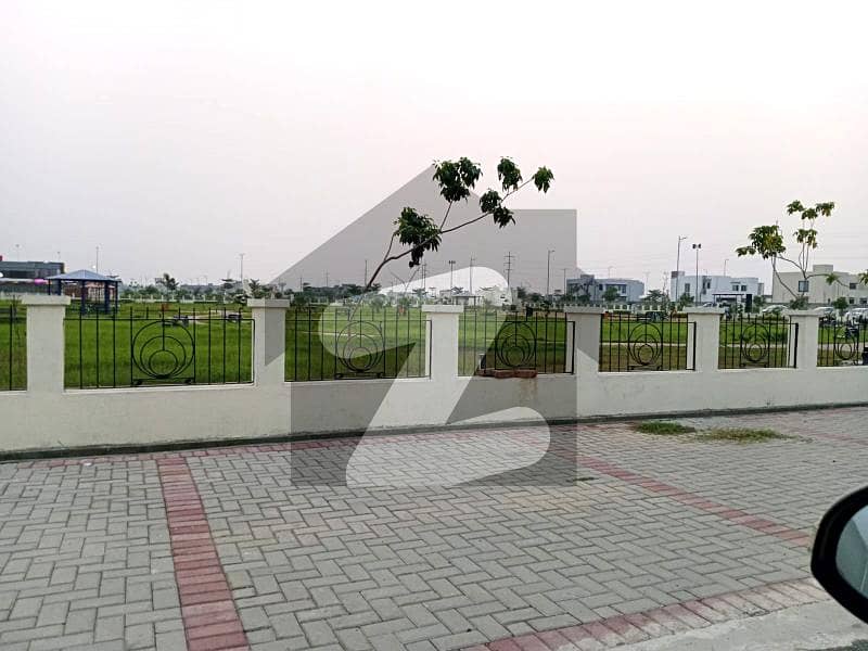 Prime Location 1+1 Kanal Possession Plot For Sale Q-Block DHA Phase 7 Direct Owner Meeting