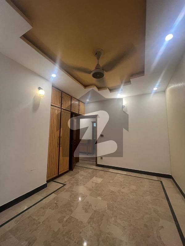 بحریہ ٹاؤن سیکٹر B بحریہ ٹاؤن,لاہور میں 5 کمروں کا 10 مرلہ مکان 3.35 کروڑ میں برائے فروخت۔