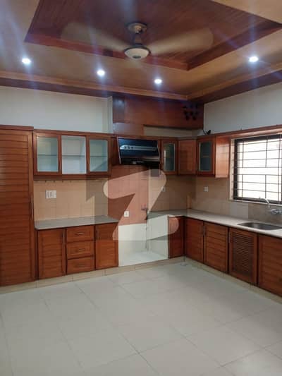 1 KANAL 3 BEDROOM UPER PORTION AVAILABLE FOR RENT