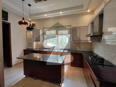 F-7 666 Sq Yard Beautiful Location Full House Available For Rent