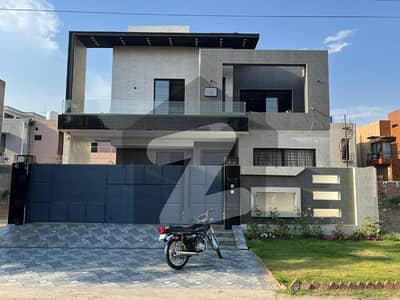 State Life Housing Society In Lahore. 10 Marla Mazher Munir Design House With 100% Original Pics Available For Sale