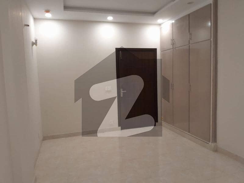 ڈی ایچ اے فیز 4 - بلاک ڈیڈی فیز 4,ڈیفنس (ڈی ایچ اے),لاہور میں 4 کمروں کا 1 کنال مکان 2.26 لاکھ میں کرایہ پر دستیاب ہے۔