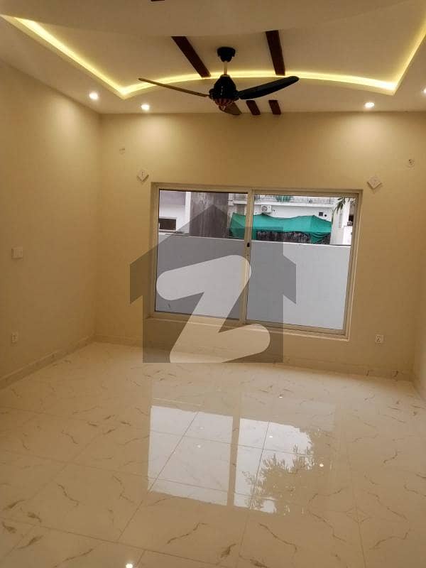 بحریہ انکلیو بحریہ ٹاؤن,اسلام آباد میں 5 کمروں کا 5 مرلہ مکان 2.4 کروڑ میں برائے فروخت۔