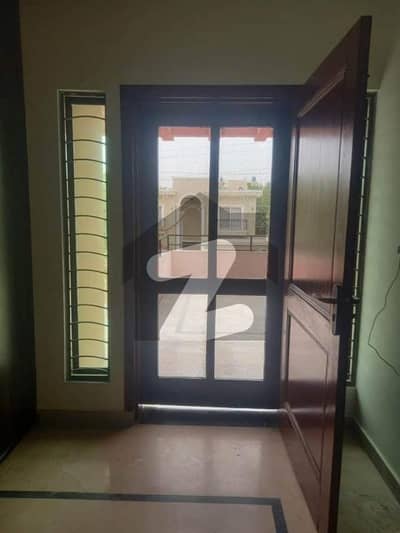 1 KANAL Lower Lock Upper Portion With Servant Quarter Is Available For Rent In Dha Phase 4