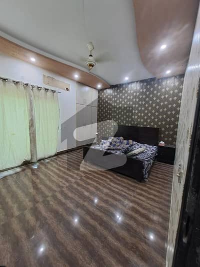 الحمرا ٹاؤن لاہور میں 2 کمروں کا 9 مرلہ بالائی پورشن 35.0 ہزار میں کرایہ پر دستیاب ہے۔