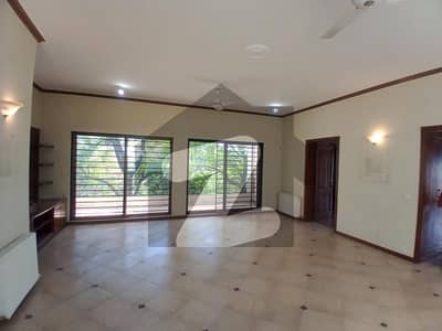 Spacious 888sqyd 6 Beds House For Rent In F7