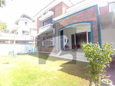 Triple Story 7 beds Spacious House For Rent In F8