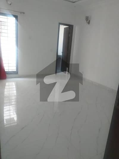 Like New 10 Marla Upper Portion Is In Bahria Town Lahore On Rent With Gas