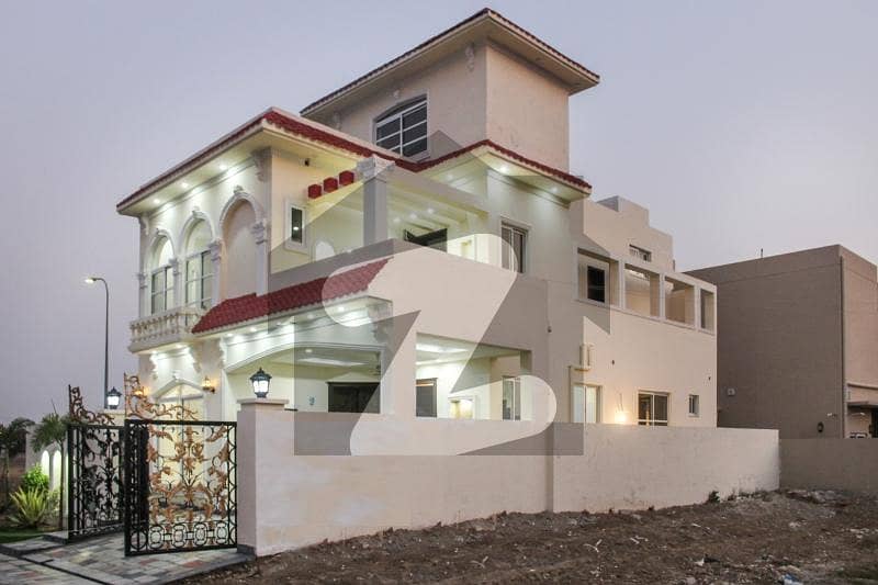 5 MARLA BRAND NEW MODERN DESIGN BUNGLOW AVAILABLE FOR SALE IN DHA 9 TOWN