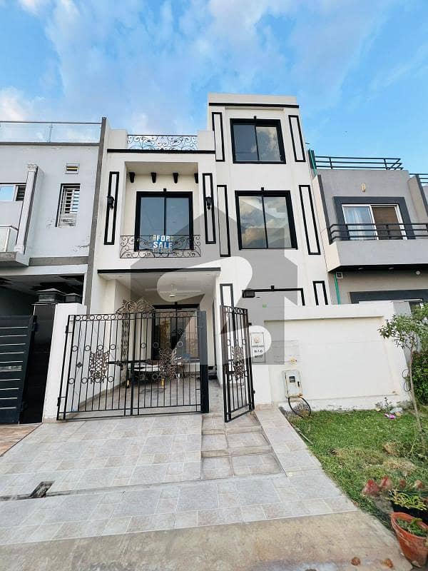 Spacious And Modern 5 Marla House For Sale M7B Lake City Lahore