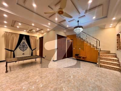 بینکرز کوآپریٹو ہاؤسنگ سوسائٹی لاہور میں 3 کمروں کا 5 مرلہ مکان 2.35 کروڑ میں برائے فروخت۔