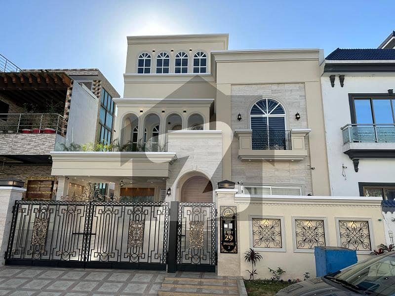10 Marla Most Luxurious House For Sale