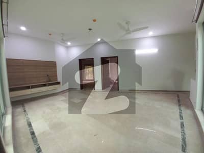 DEFENCE ONE KANAL BEAUTIFULL UPPER PORTION AVALIABLE FOR RENT IN DHA LAHORE