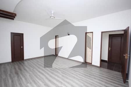 ڈی ایچ اے فیز 5 ڈیفنس (ڈی ایچ اے),لاہور میں 5 کمروں کا 1 کنال مکان 7.25 کروڑ میں برائے فروخت۔