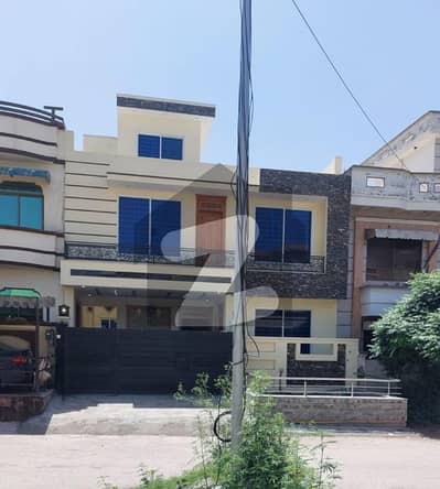 G13 Islamabad 30x60 house South open tile flooring very ideal location on 50 feet road

 Double storey double unit 

5 bed 

6 bath 

2 TV launch 

2 kitchen 

2 Drawing Rooms 

2 cars parking 

boring available

 gas available

 electricity available