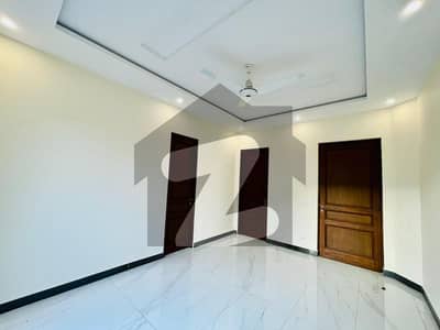 DEFENCE ONE KANAL RELEVANT TO BRAND NEW HOUSE AT PRIME LOCATION FOR RENT IN DHA LAHORE