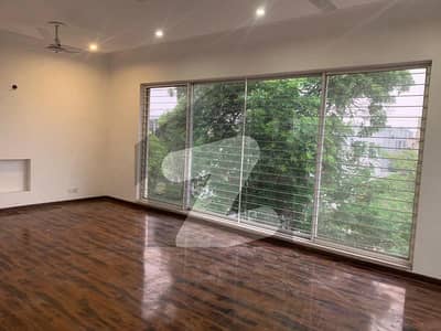 FACE IN PARAK ONE KANAL BEAUTIFUL UPPER PORTION FOR RENT IN DHA PHASE 4