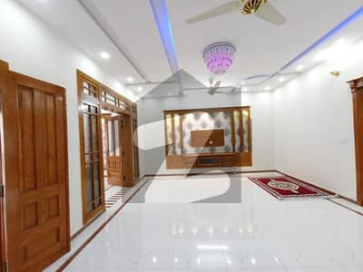 ٹاپ سٹی 1 - بلاک اے ٹاپ سٹی 1,اسلام آباد میں 5 کمروں کا 10 مرلہ مکان 4.35 کروڑ میں برائے فروخت۔