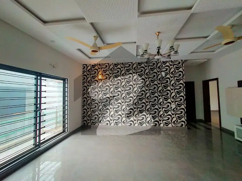ONE KANAL BEAUTIFULL UPPER PORTION AVALIABLE FOR RENT IN DHA PHASE 3