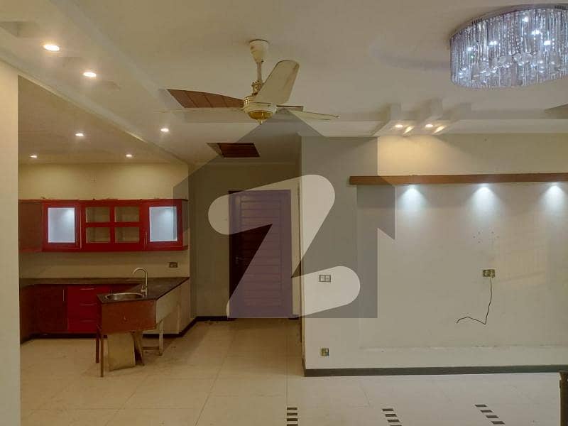 بحریہ ٹاؤن سیکٹر سی بحریہ ٹاؤن,لاہور میں 3 کمروں کا 1 کنال بالائی پورشن 65.0 ہزار میں کرایہ پر دستیاب ہے۔