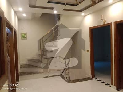 سمن آباد لاہور میں 4 کمروں کا 4 مرلہ مکان 2.3 کروڑ میں برائے فروخت۔