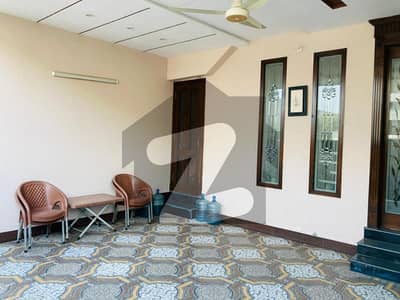 ایڈن ویلی فیصل آباد میں 5 کمروں کا 12 مرلہ مکان 5.5 کروڑ میں برائے فروخت۔