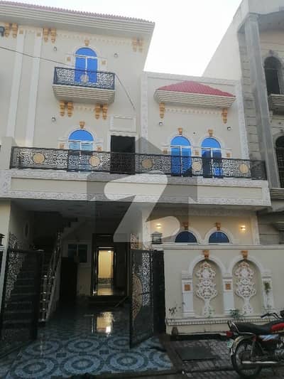 الرحمان گارڈن فیز 2 الرحمان گارڈن,لاہور میں 4 کمروں کا 5 مرلہ مکان 60.0 ہزار میں کرایہ پر دستیاب ہے۔